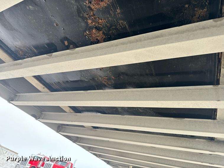 image for item NN9364 2004 Trail King live bottom trailer