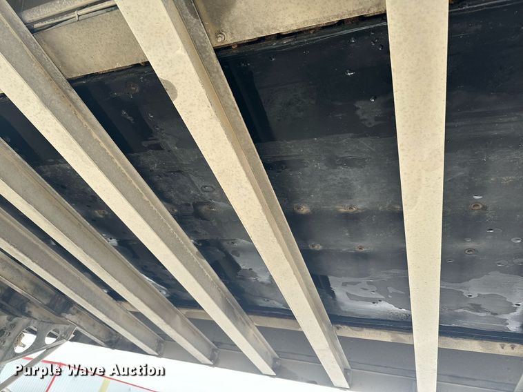 image for item NN9364 2004 Trail King live bottom trailer