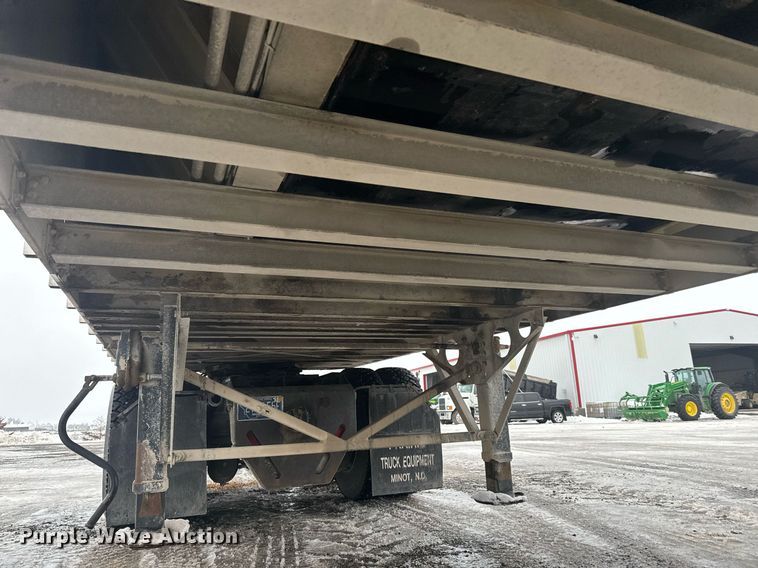 image for item NN9364 2004 Trail King live bottom trailer