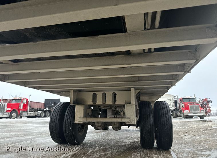 image for item NN9364 2004 Trail King live bottom trailer