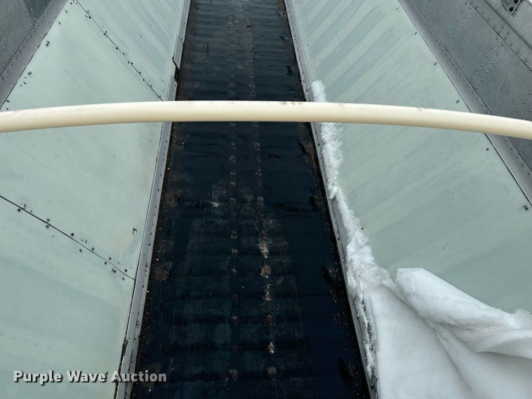 image for item NN9364 2004 Trail King live bottom trailer