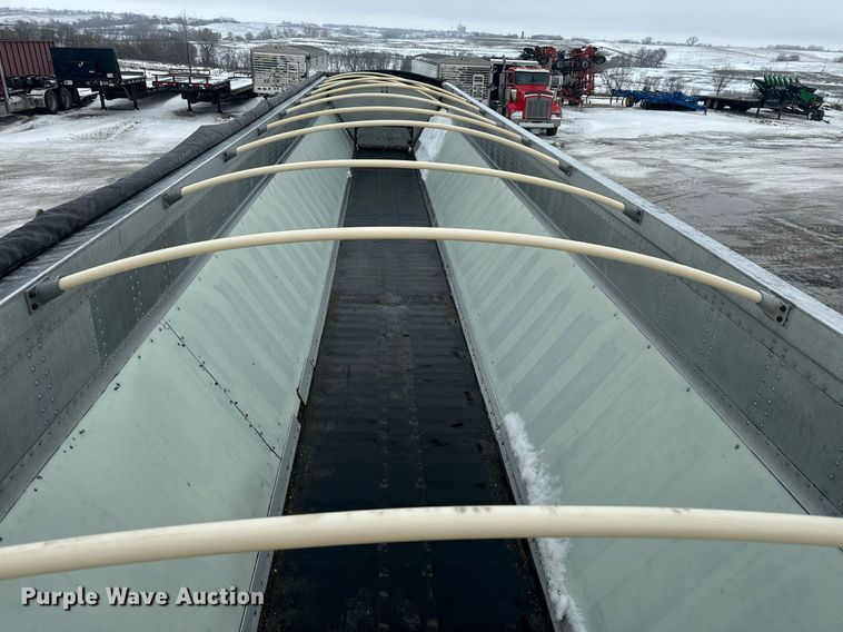 image for item NN9364 2004 Trail King live bottom trailer