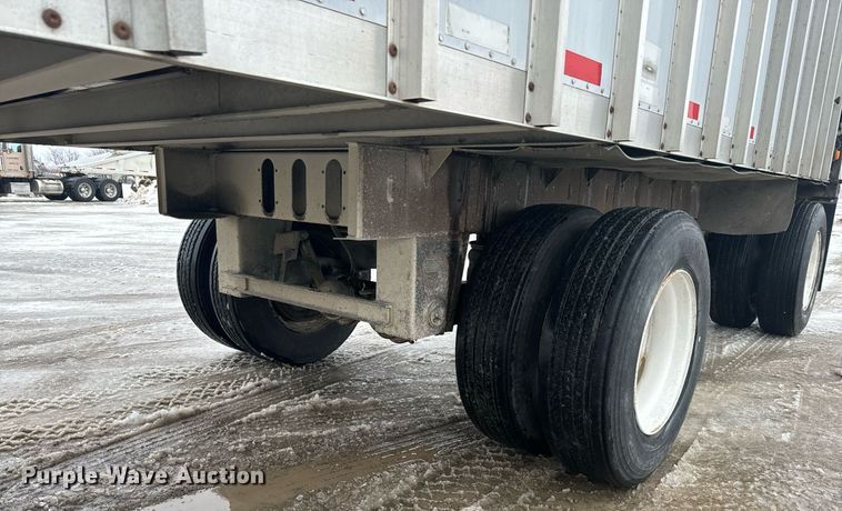 image for item NN9364 2004 Trail King live bottom trailer