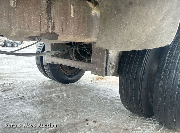 image for item NN9364 2004 Trail King live bottom trailer