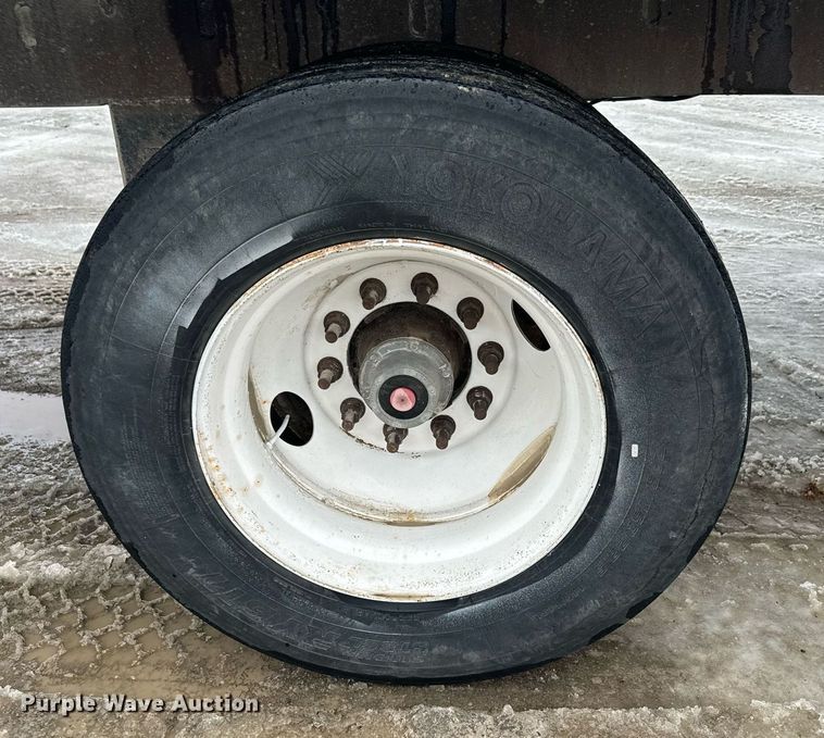 image for item NN9364 2004 Trail King live bottom trailer