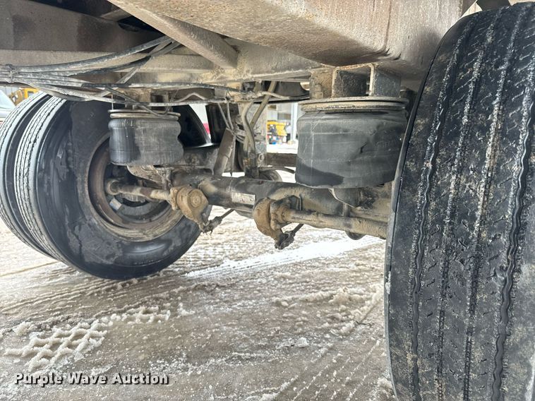 image for item NN9364 2004 Trail King live bottom trailer