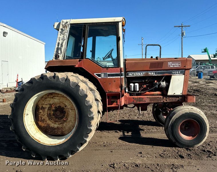 image for item NN9461 International  1086 tractor