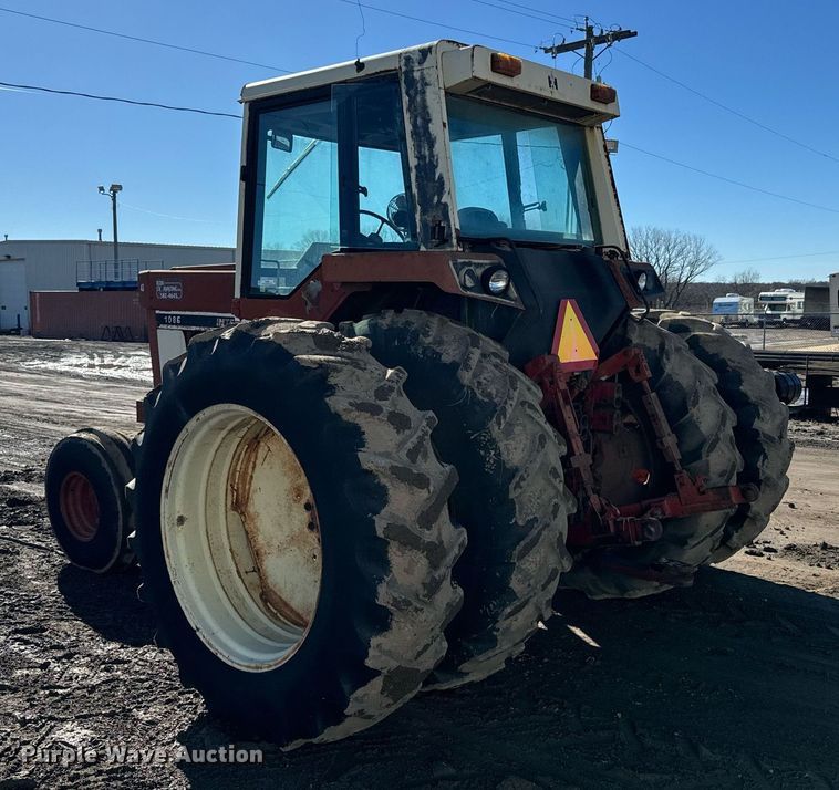 image for item NN9461 International  1086 tractor