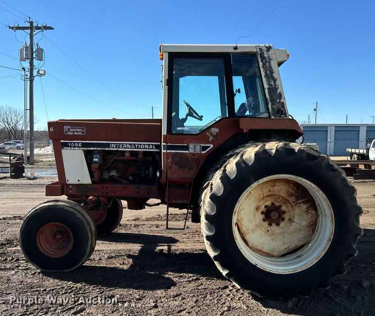 image for item NN9461 International  1086 tractor