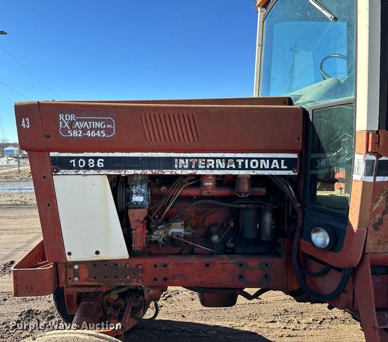 image for item NN9461 International  1086 tractor