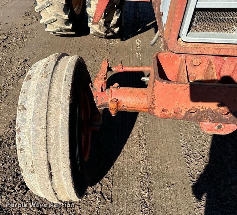 image for item NN9461 International  1086 tractor