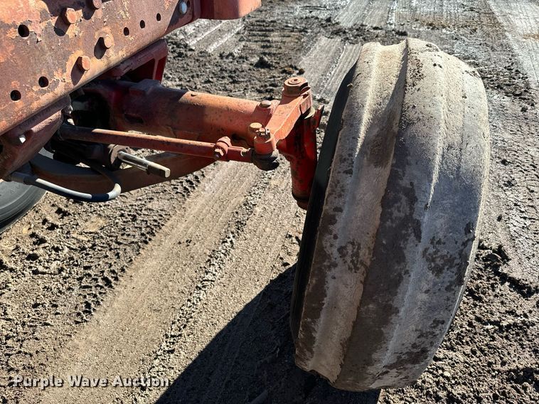 image for item NN9461 International  1086 tractor