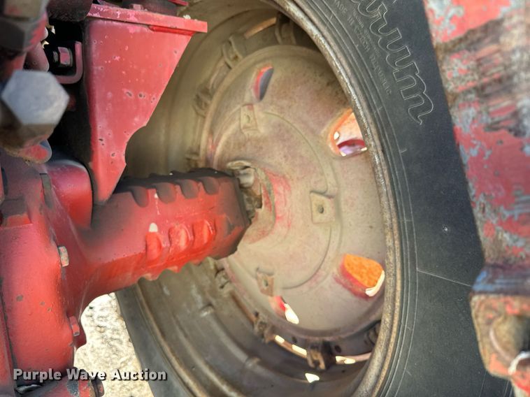 image for item NN9461 International  1086 tractor