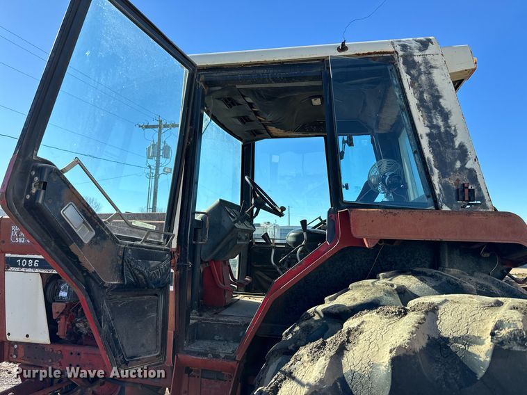 image for item NN9461 International  1086 tractor