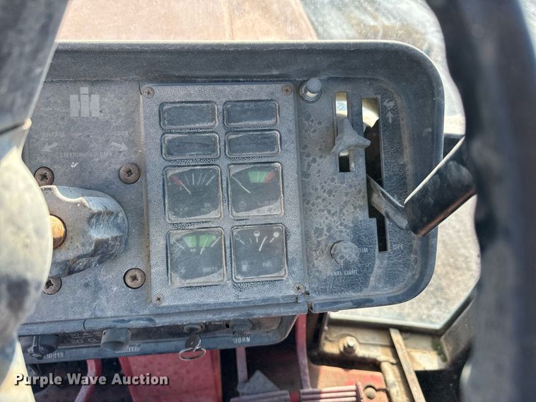 image for item NN9461 International  1086 tractor