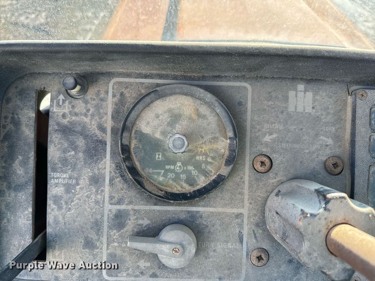 image for item NN9461 International  1086 tractor