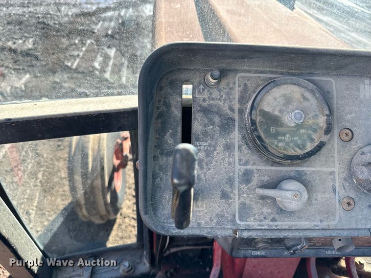 image for item NN9461 International  1086 tractor