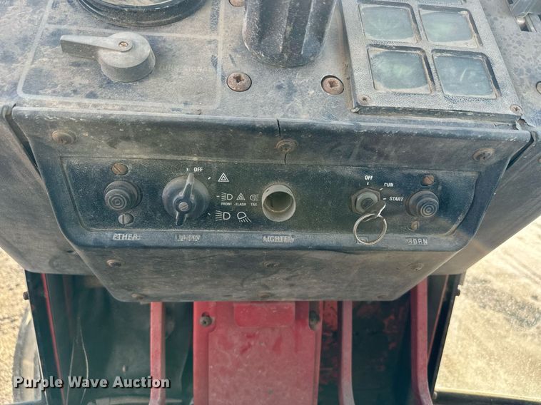 image for item NN9461 International  1086 tractor