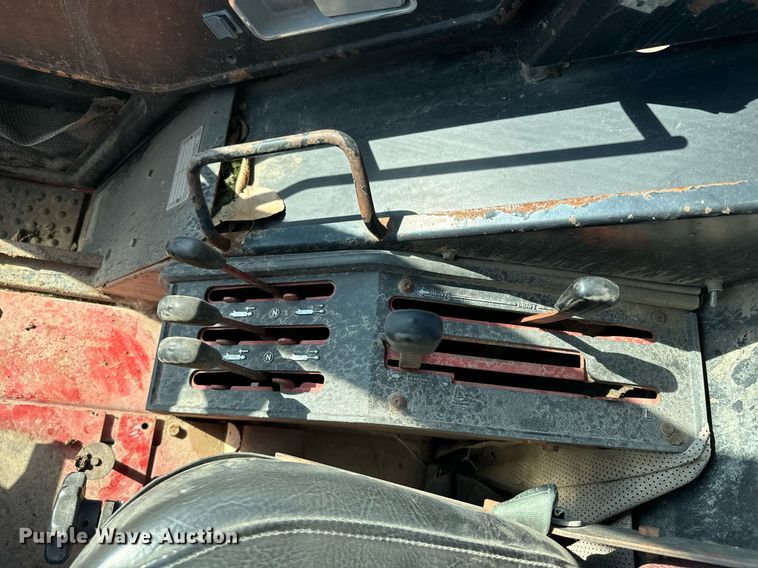 image for item NN9461 International  1086 tractor