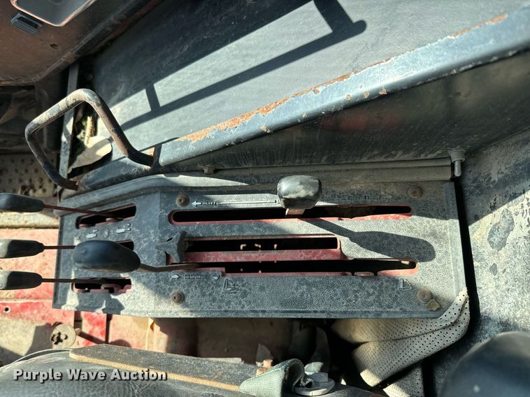 image for item NN9461 International  1086 tractor