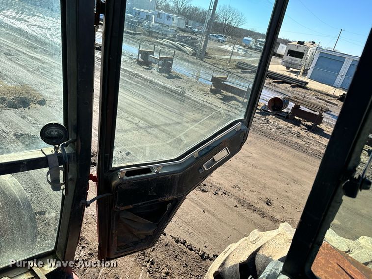 image for item NN9461 International  1086 tractor