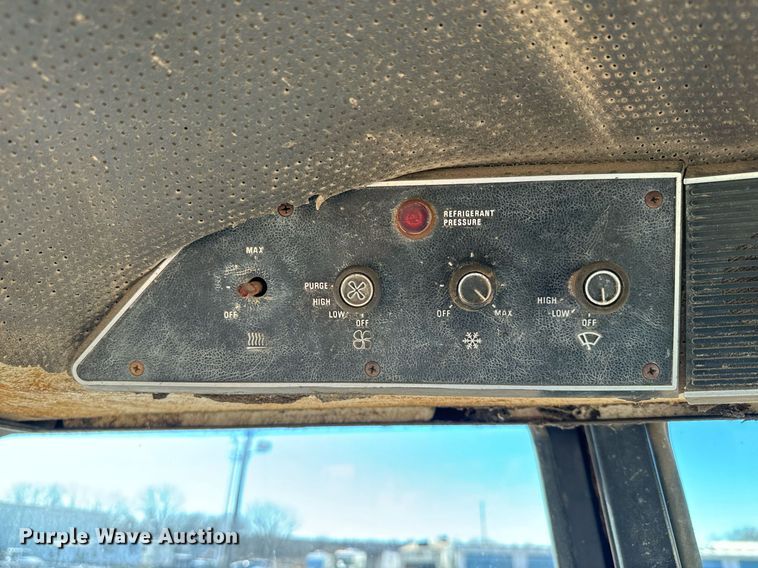 image for item NN9461 International  1086 tractor