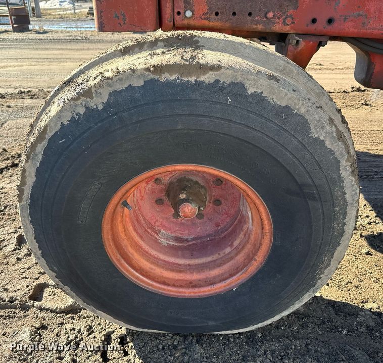 image for item NN9461 International  1086 tractor