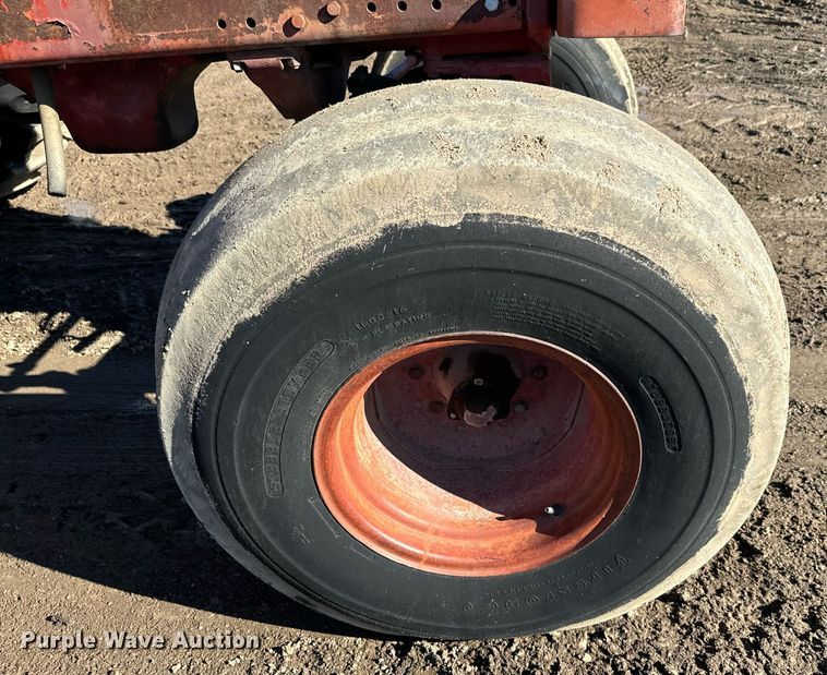 image for item NN9461 International  1086 tractor