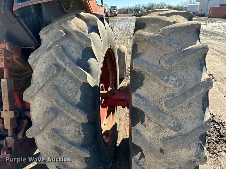 image for item NN9461 International  1086 tractor