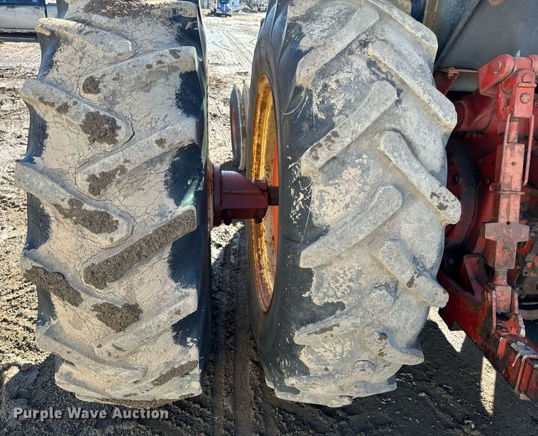 image for item NN9461 International  1086 tractor