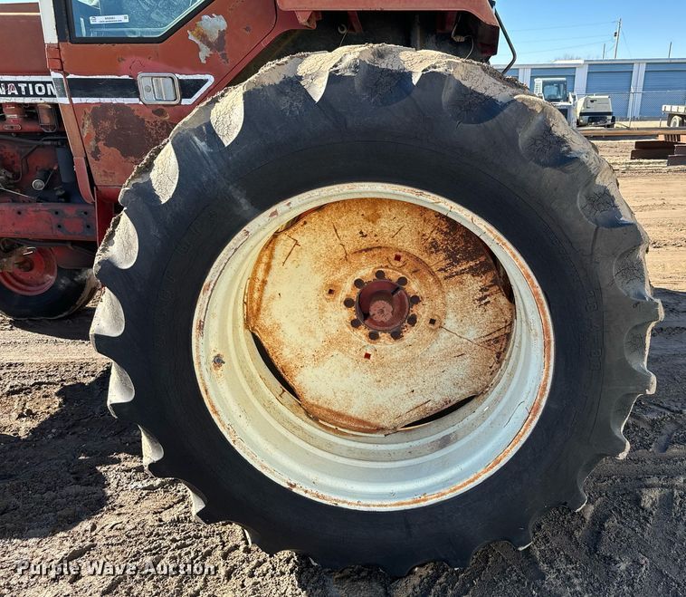 image for item NN9461 International  1086 tractor