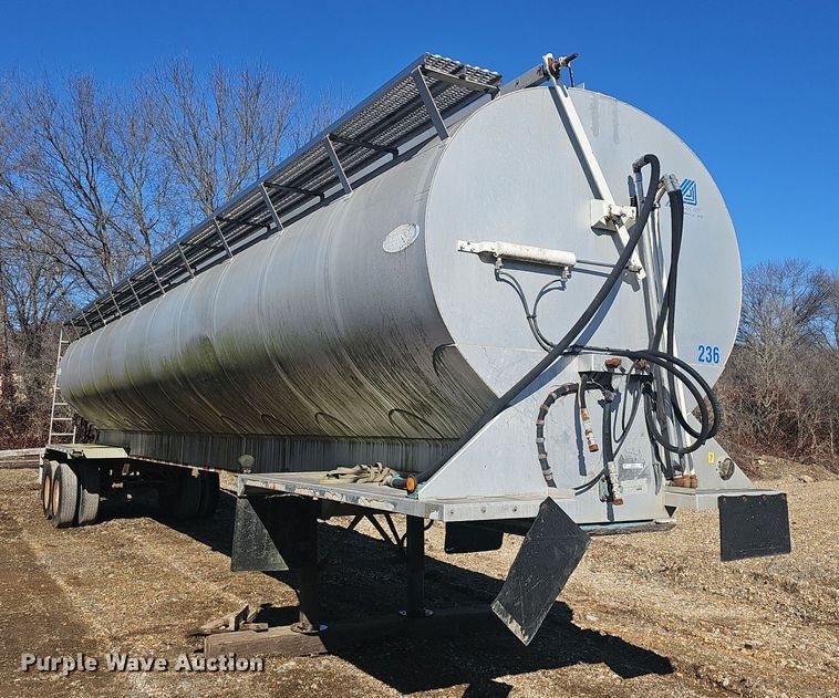 image for item NP9357 2001 Ledwell LW44 AA feed delivery trailer