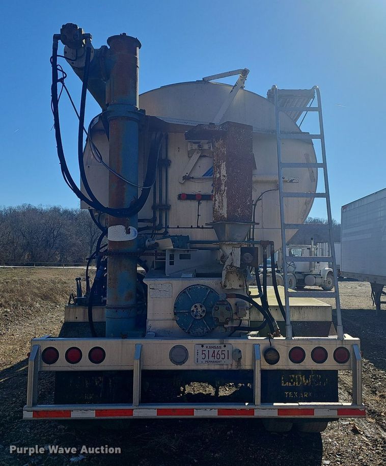 image for item NP9357 2001 Ledwell LW44 AA feed delivery trailer