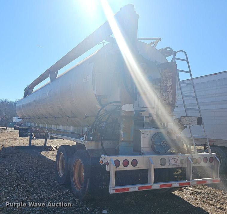 image for item NP9357 2001 Ledwell LW44 AA feed delivery trailer