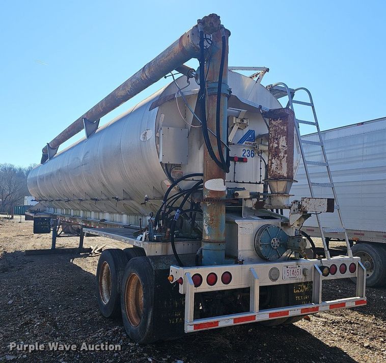 image for item NP9357 2001 Ledwell LW44 AA feed delivery trailer