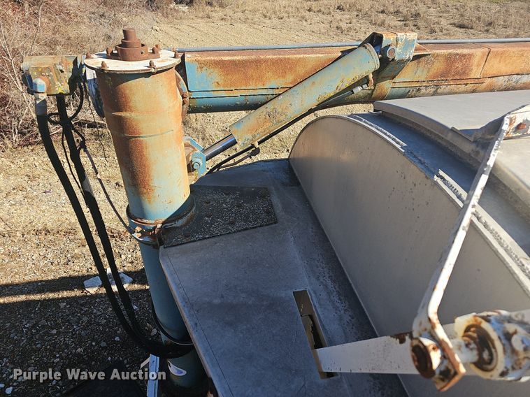 image for item NP9357 2001 Ledwell LW44 AA feed delivery trailer