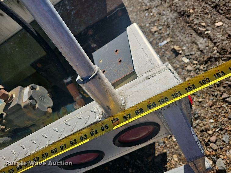 image for item NP9357 2001 Ledwell LW44 AA feed delivery trailer