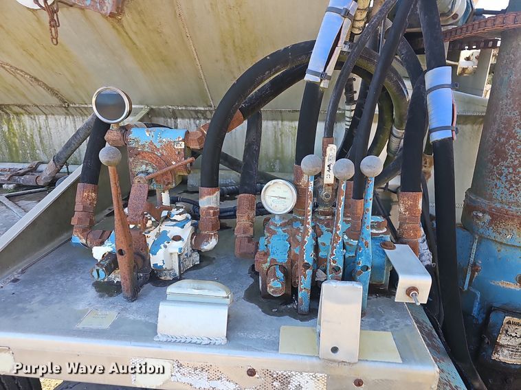 image for item NP9357 2001 Ledwell LW44 AA feed delivery trailer