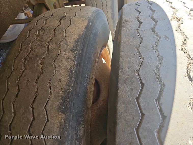 image for item NP9357 2001 Ledwell LW44 AA feed delivery trailer