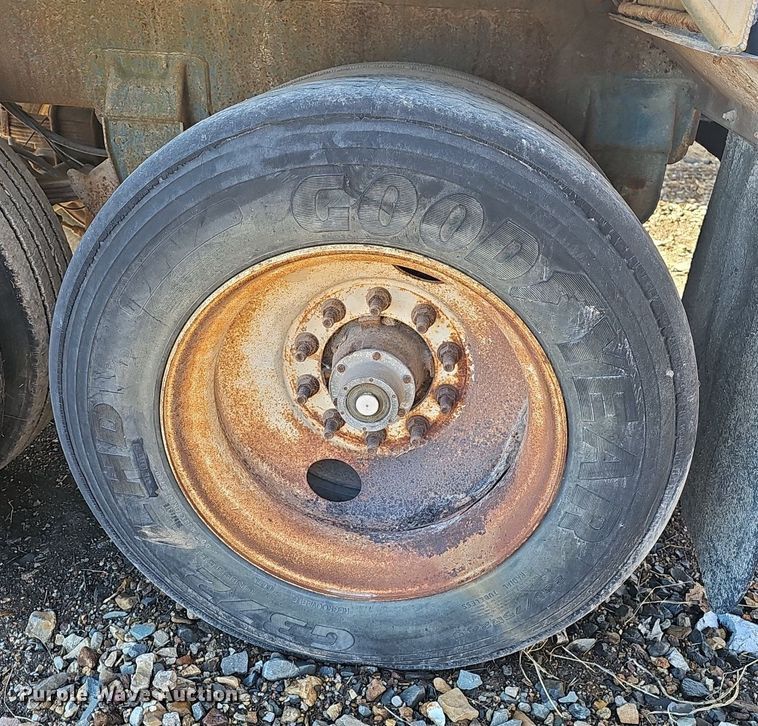 image for item NP9357 2001 Ledwell LW44 AA feed delivery trailer