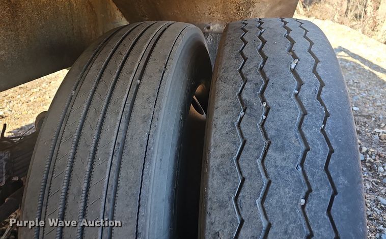 image for item NP9357 2001 Ledwell LW44 AA feed delivery trailer