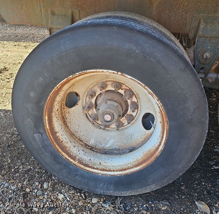 image for item NP9357 2001 Ledwell LW44 AA feed delivery trailer