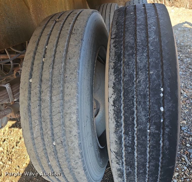 image for item NP9357 2001 Ledwell LW44 AA feed delivery trailer