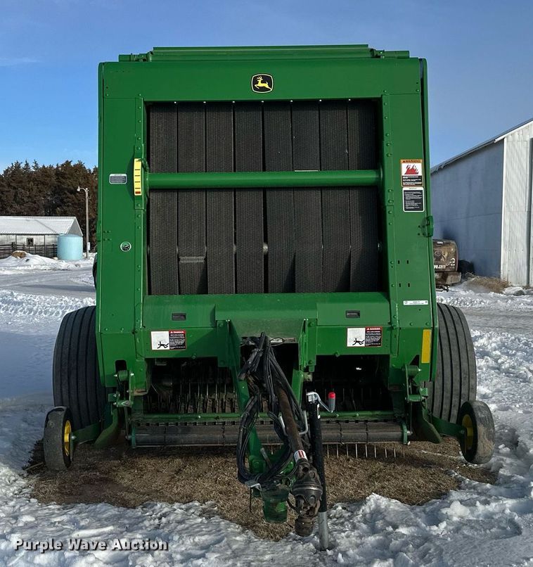 image for item NS9173 2015 John Deere 569 round baler
