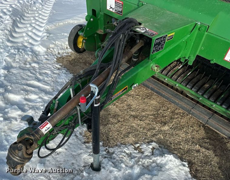 image for item NS9173 2015 John Deere 569 round baler