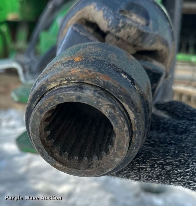 image for item NS9173 2015 John Deere 569 round baler