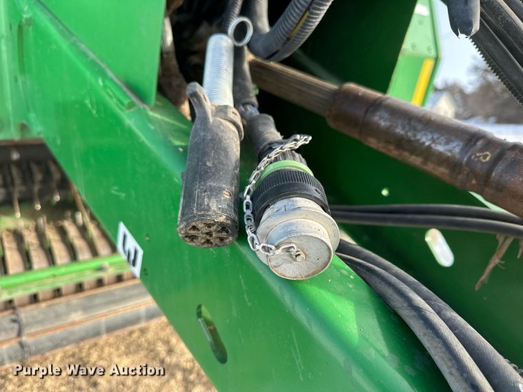 image for item NS9173 2015 John Deere 569 round baler