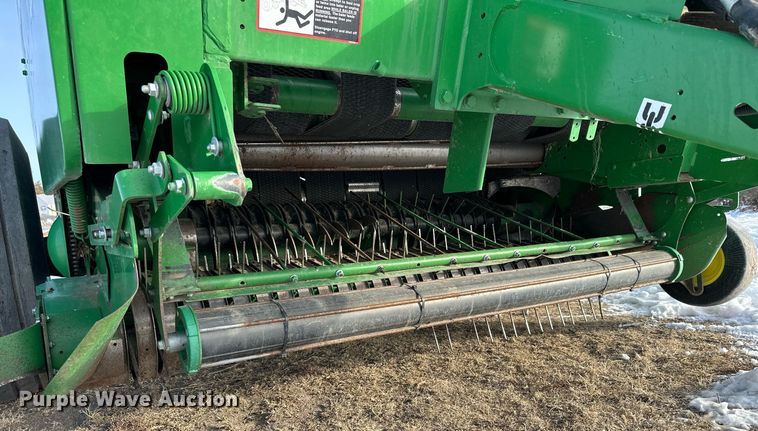image for item NS9173 2015 John Deere 569 round baler