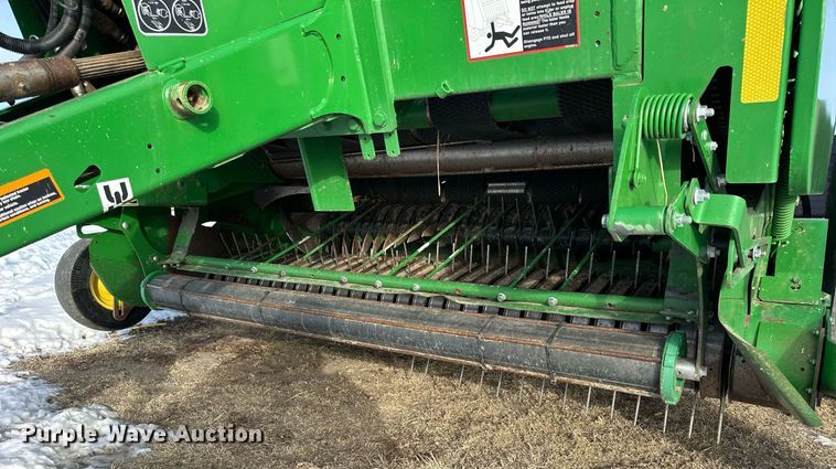 image for item NS9173 2015 John Deere 569 round baler
