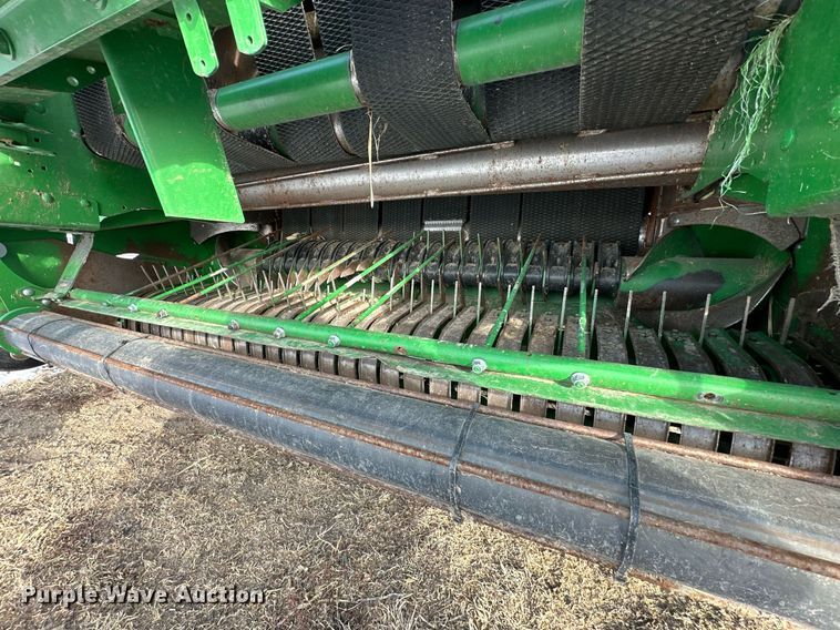 image for item NS9173 2015 John Deere 569 round baler